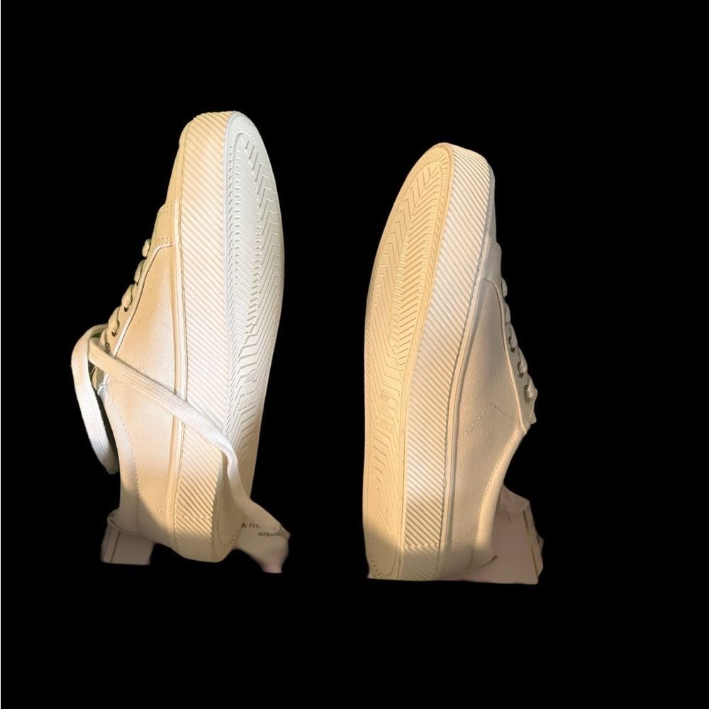 BNIB Cariuma OCA low off white canvas sneaker Women 9/Men 7.5 MSRP $85 - Picture 9 of 10